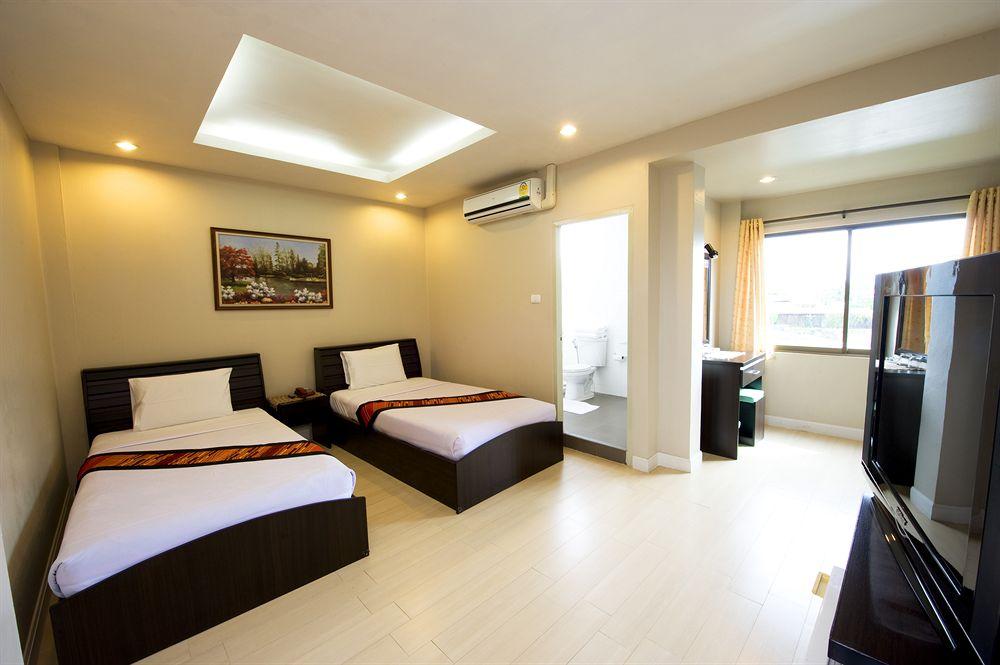 OYO 1096 Winner Inn Hotel Chiang Mai Exterior foto