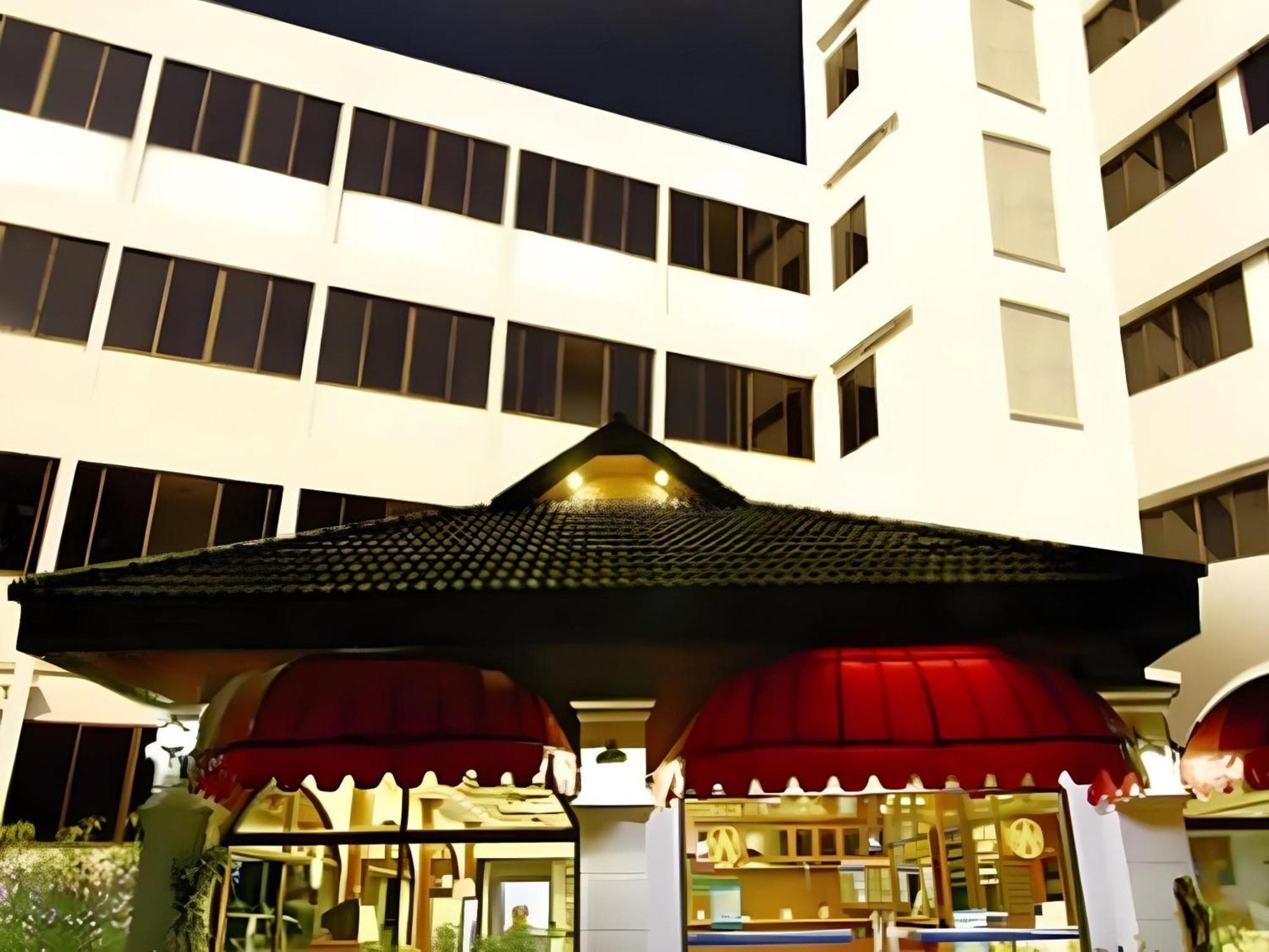 OYO 1096 Winner Inn Hotel Chiang Mai Exterior foto
