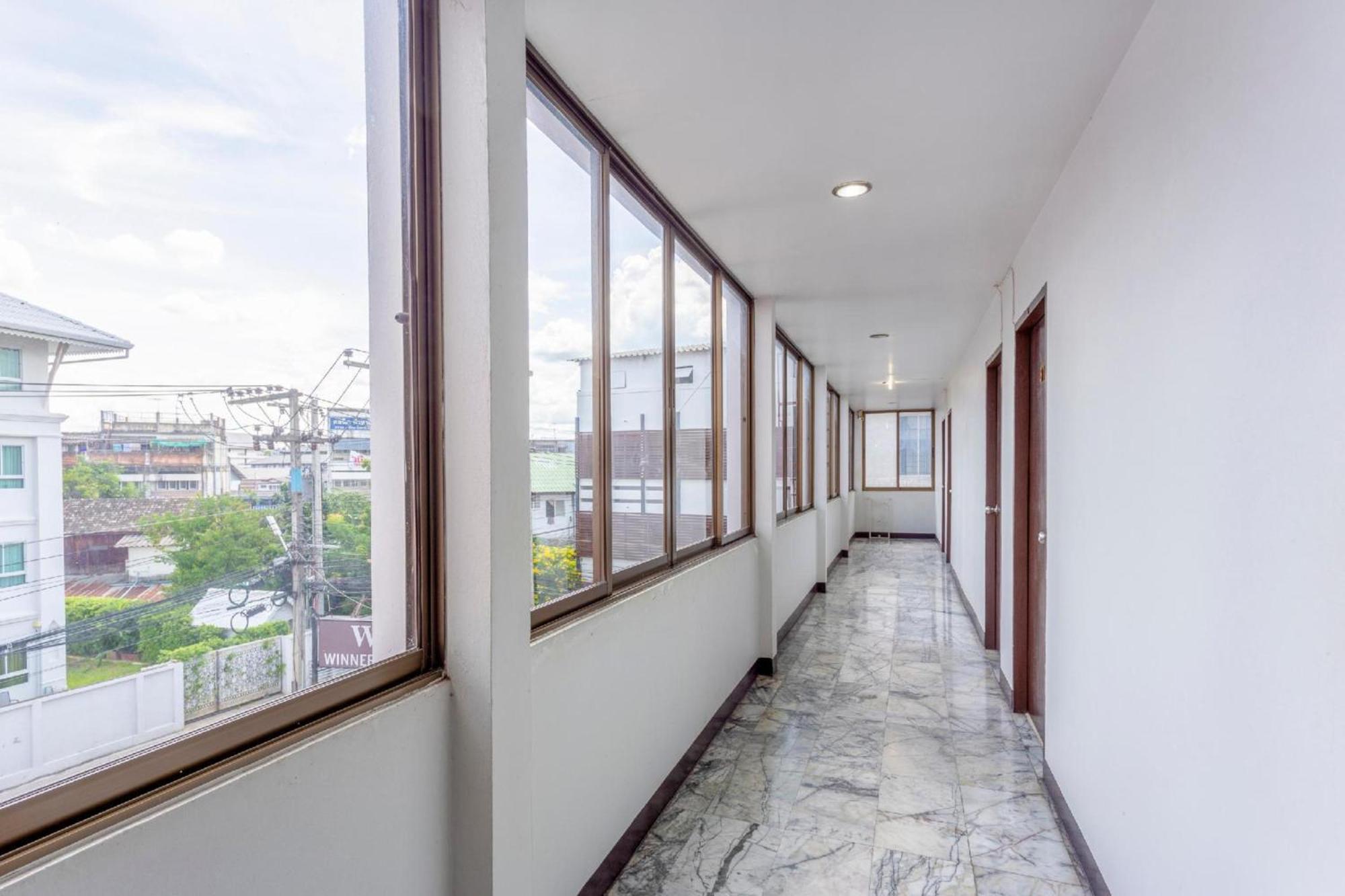 OYO 1096 Winner Inn Hotel Chiang Mai Exterior foto