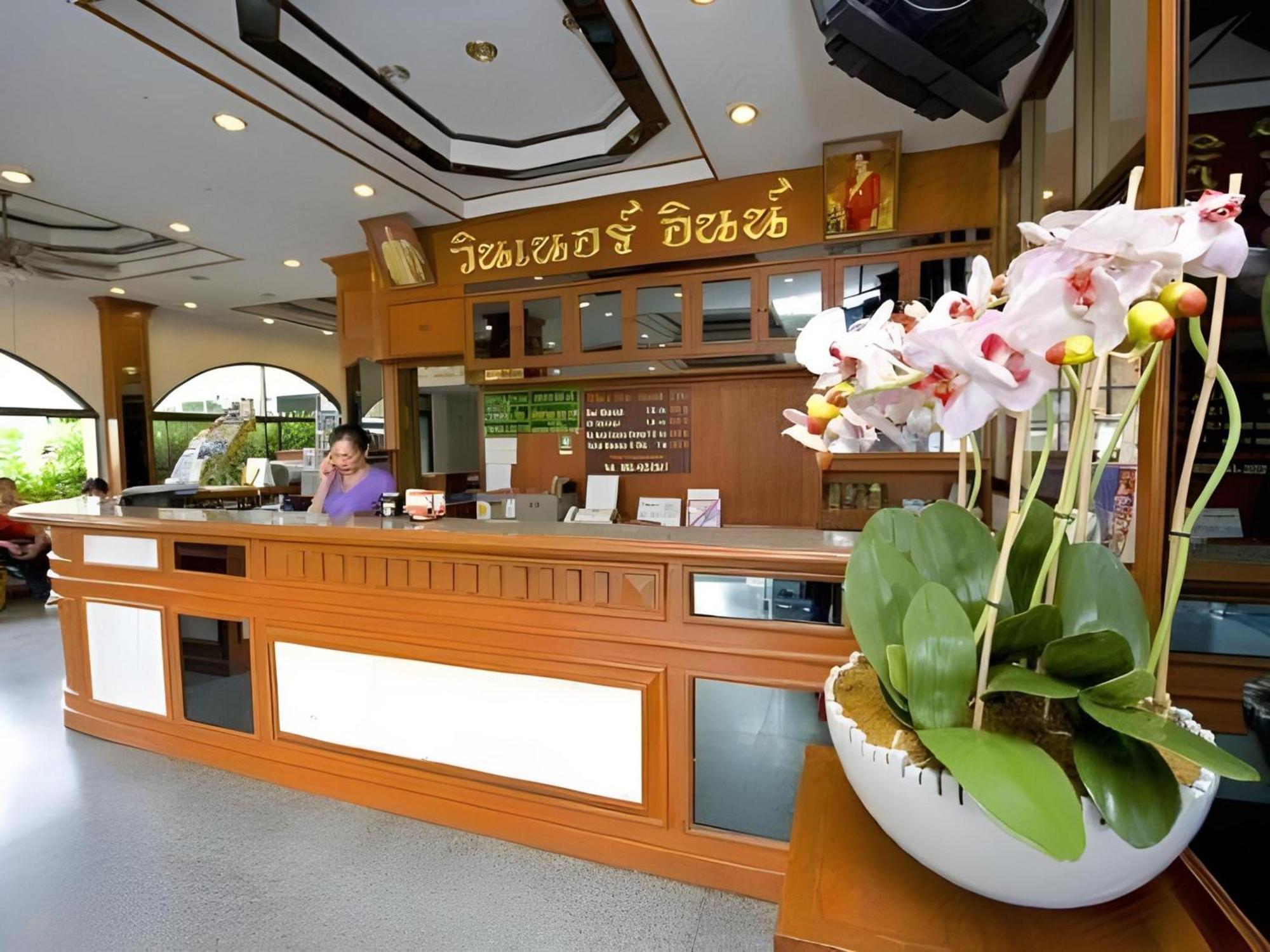 OYO 1096 Winner Inn Hotel Chiang Mai Exterior foto